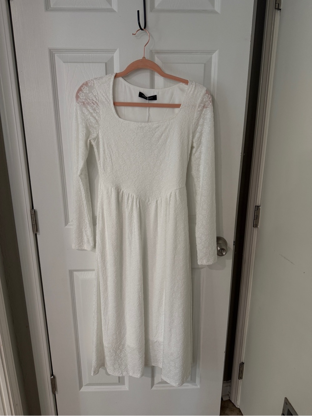 Women’s White Lace Long Sleeve Midi Dress